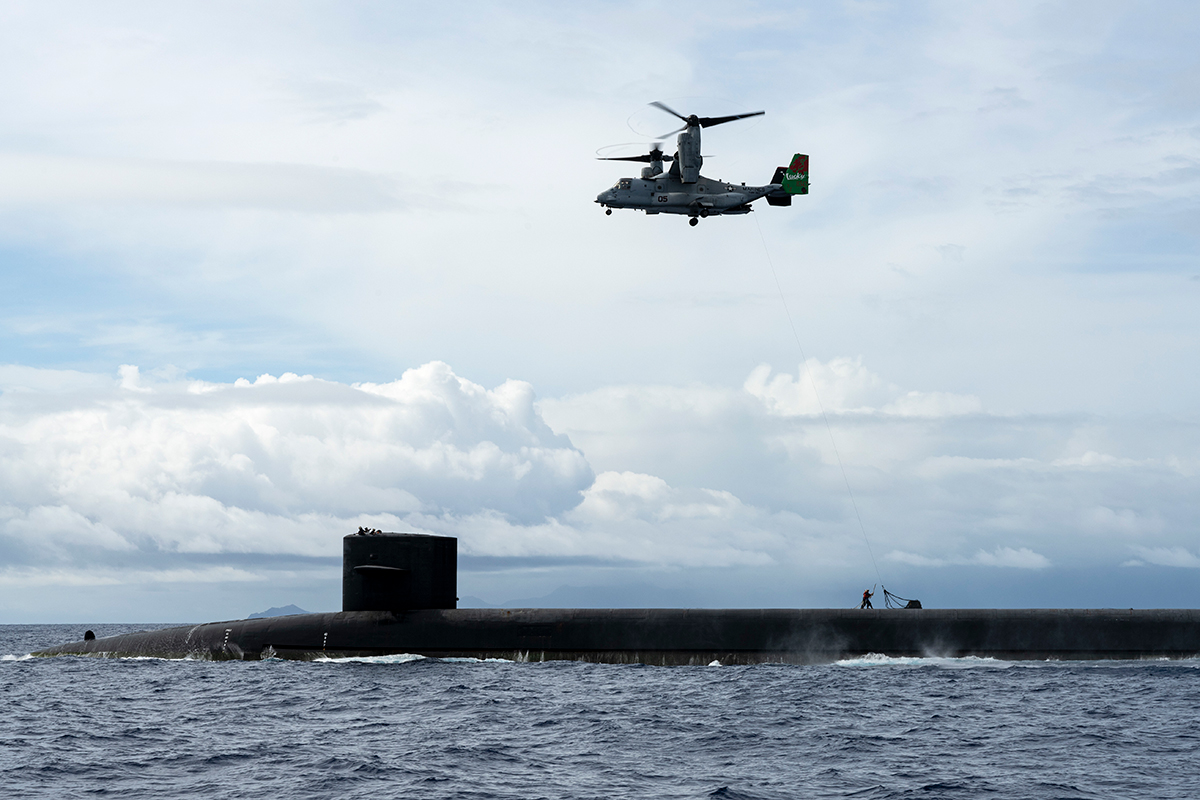 An MV-22B Osprey delivers a payload to the Ohio-class ballistic-missile submarine USS Henry M. Jackson.