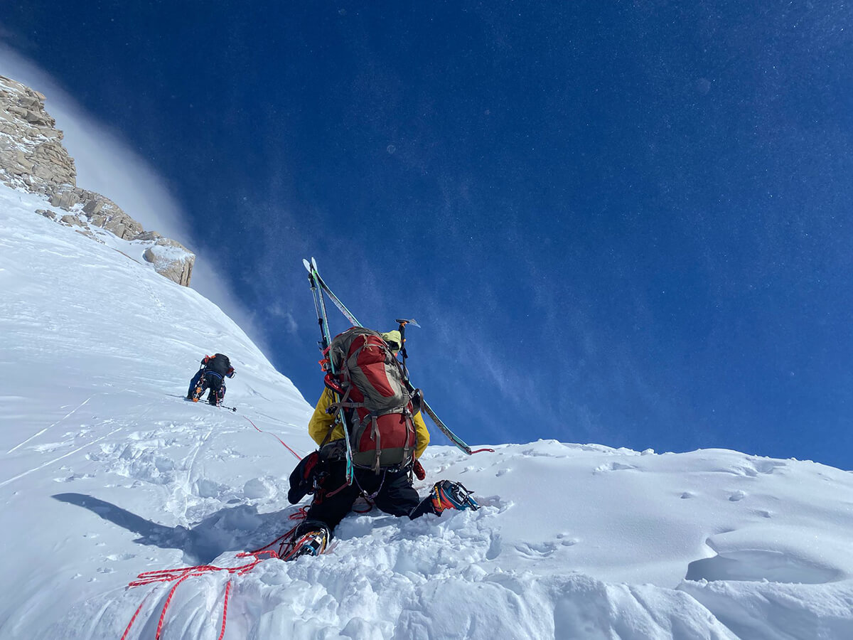 team climbing the mountain